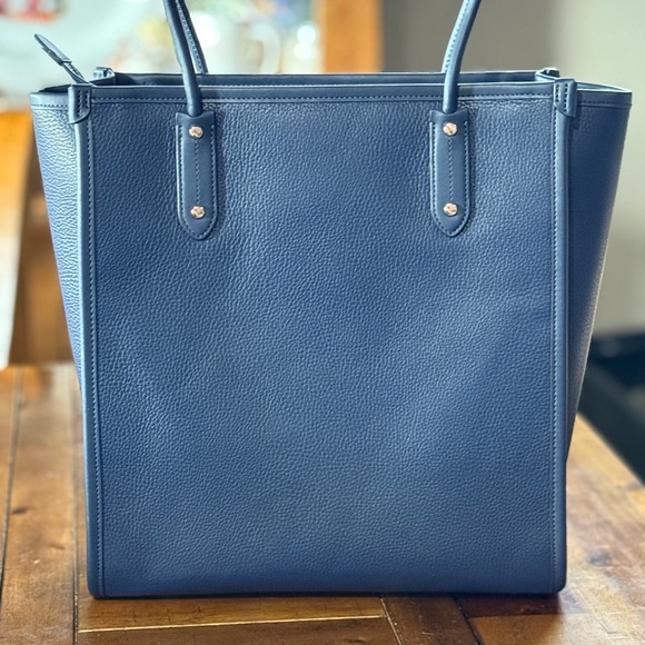 Kate Spade Navy Disney Tote with Lady and the Tramp- Brand New - Never Used - Picture 2 of 2